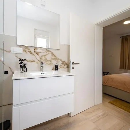 Ledi Neu Apartment *