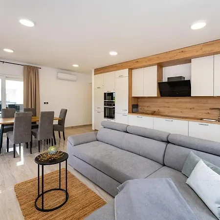 Ledi Neu Apartment *