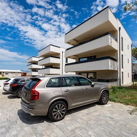 Ledi Neu Apartman Vir